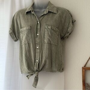 NWOT Sim & Sam 100% Rayon faded green button down shirt Size M tie front